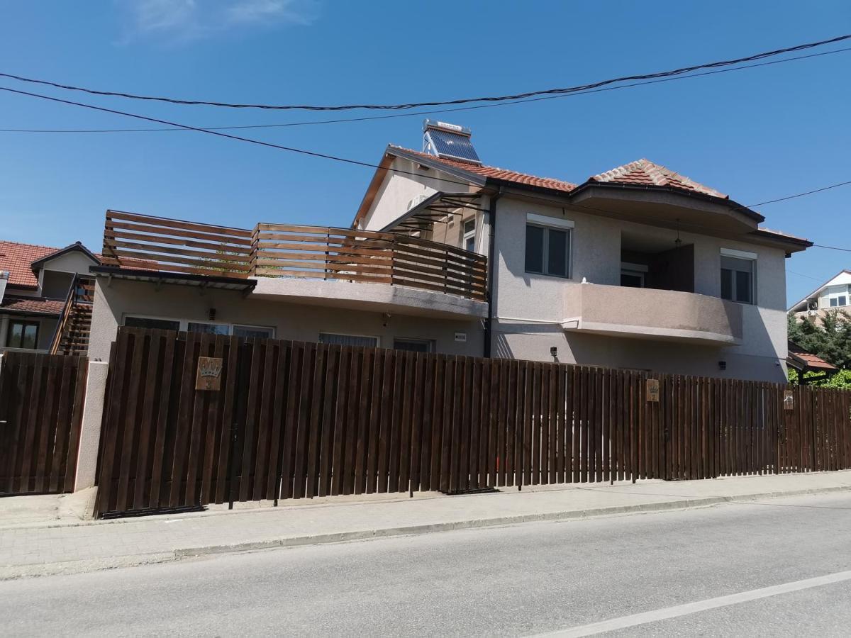Crown Apartments سكوبجي المظهر الخارجي الصورة